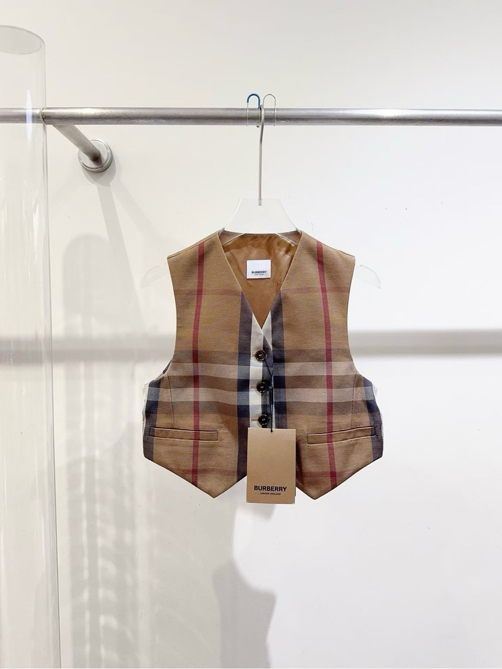 🚩steal Burberry Tan Plaid Waistcoat with Red & Black Accents